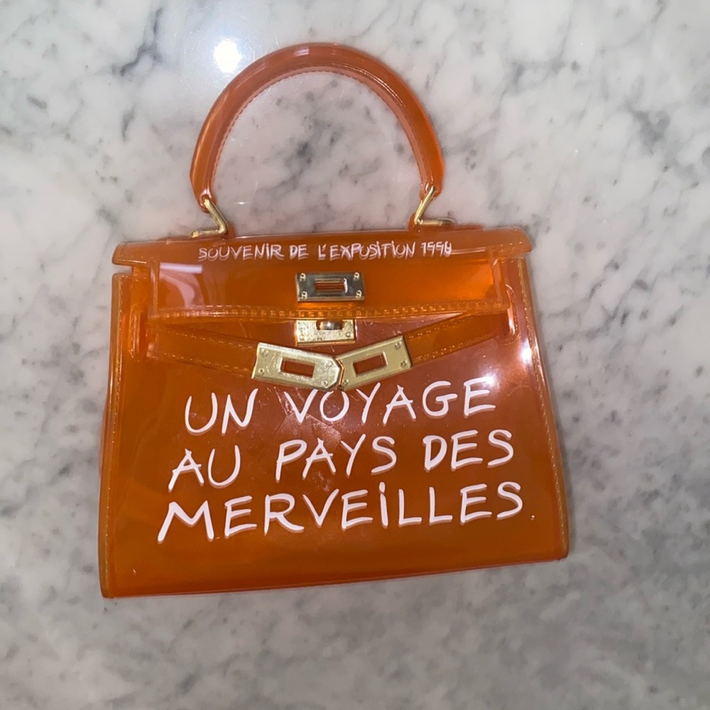 UN VOYAGE AU PAYS DES MERVEILLES